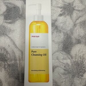 Manyo Pure Cleansing Oil –